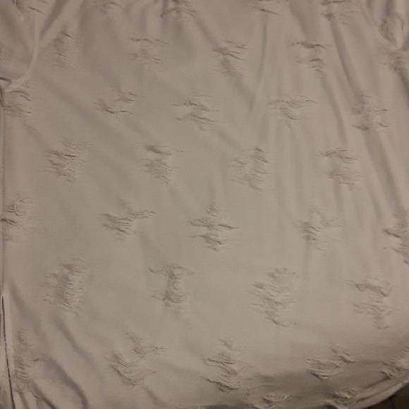 Distressed shirt - Picture 3 of 4